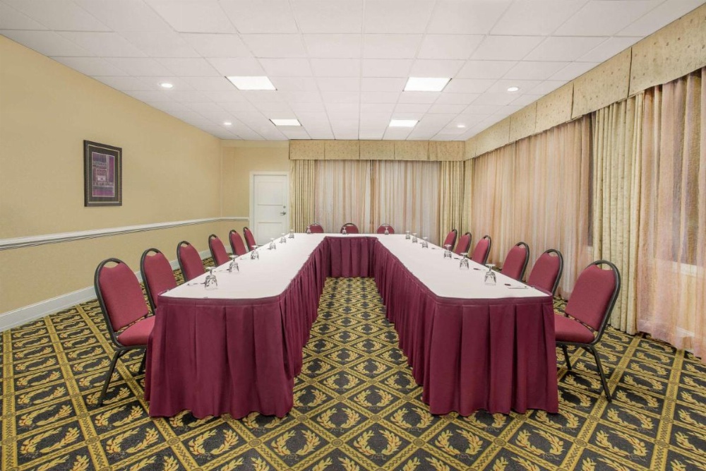 Ramada Plaza by Wyndham Fayetteville Fort Bragg Area Image 10