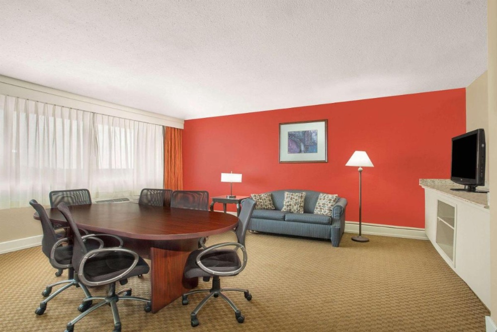 Ramada Plaza by Wyndham Fayetteville Fort Bragg Area Image 17