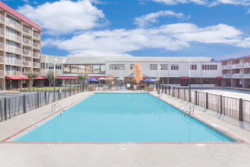 Ramada Plaza by Wyndham Fayetteville Fort Bragg Area image 2