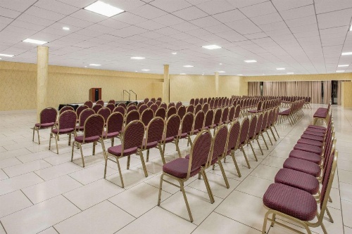 Ramada Plaza by Wyndham Fayetteville Fort Bragg Area image 20