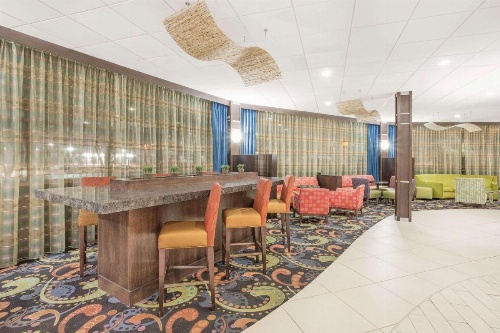 Ramada Plaza by Wyndham Fayetteville Fort Bragg Area image 25