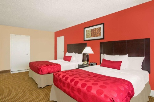 Ramada Plaza by Wyndham Fayetteville Fort Bragg Area image 26
