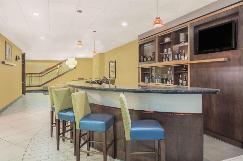 Ramada Plaza by Wyndham Fayetteville Fort Bragg Area image 27