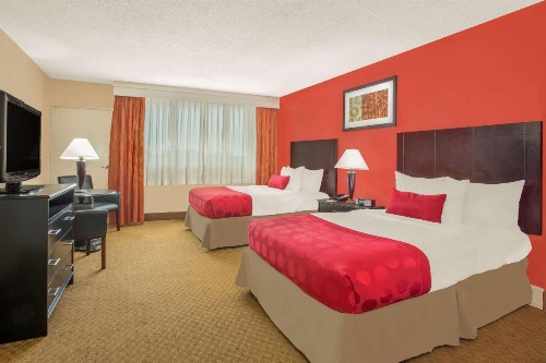 Ramada Plaza by Wyndham Fayetteville Fort Bragg Area image 28