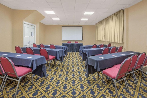 Ramada Plaza by Wyndham Fayetteville Fort Bragg Area image 29