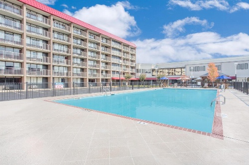 Ramada Plaza by Wyndham Fayetteville Fort Bragg Area image 3