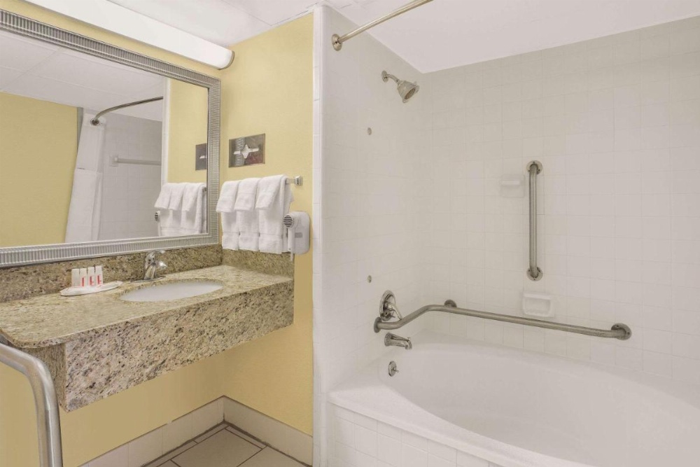 Ramada Plaza by Wyndham Fayetteville Fort Bragg Area Image 30