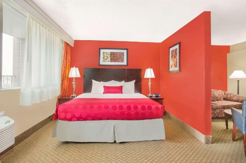 Ramada Plaza by Wyndham Fayetteville Fort Bragg Area image 31