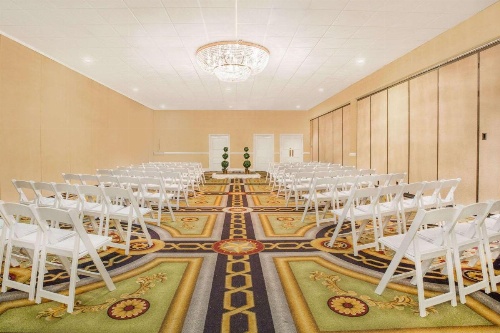 Ramada Plaza by Wyndham Fayetteville Fort Bragg Area image 32