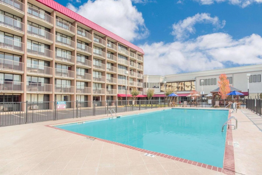 Ramada Plaza by Wyndham Fayetteville Fort Bragg Area Image 36