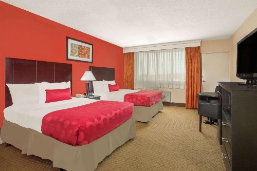 Ramada Plaza by Wyndham Fayetteville Fort Bragg Area image 7